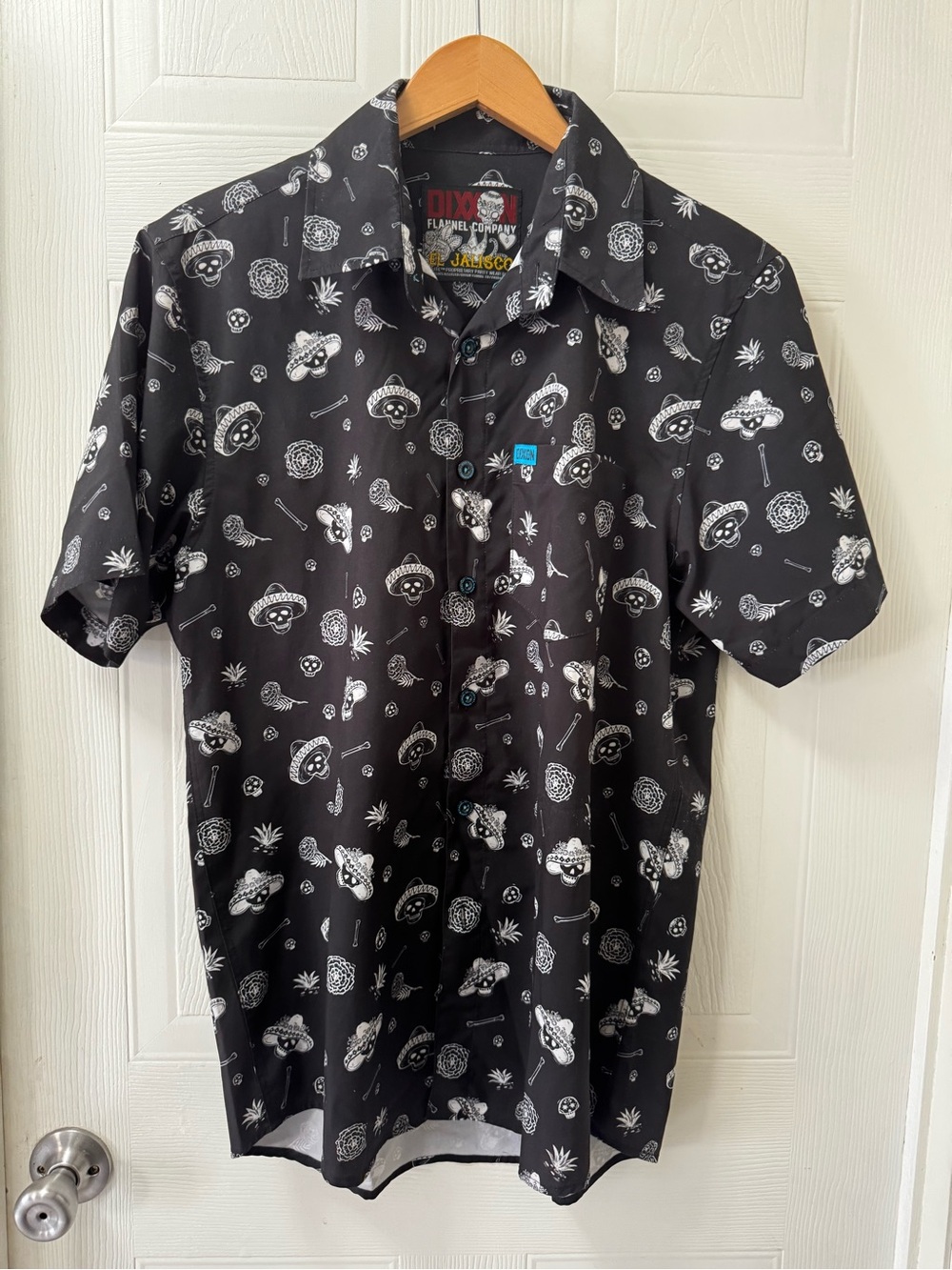 DIXXON Black Short-Sleeve Button-Down Shirt with White Skull & Floral Print